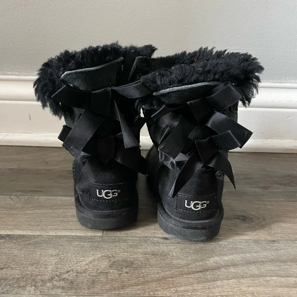 Girl’s Toddler Bailey Bow Black UGG Boots - Picture 1 of 11